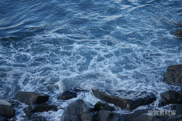 高清摄影 海浪拍打岩石