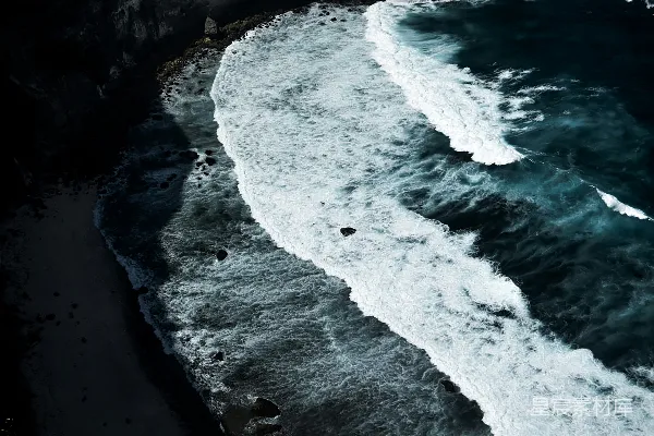 高清摄影 海岸边的浪花与阴影