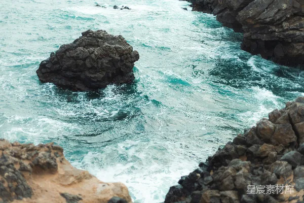 高清摄影 海浪拍打岩石