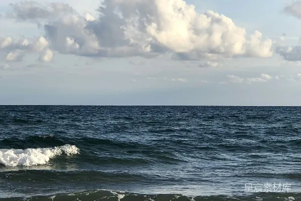 高清摄影 蔚蓝海岸的波浪与天空