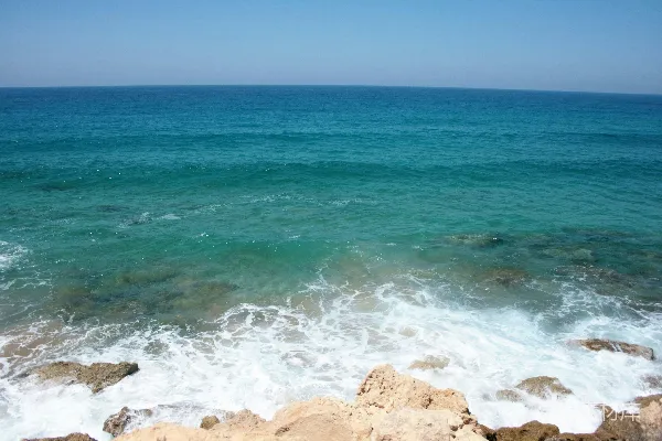 高清摄影 海浪拍打岩石