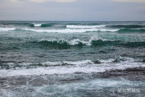 高清摄影 海浪拍打岸边