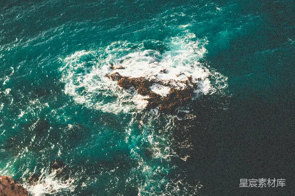 高清摄影 海浪拍打岩石