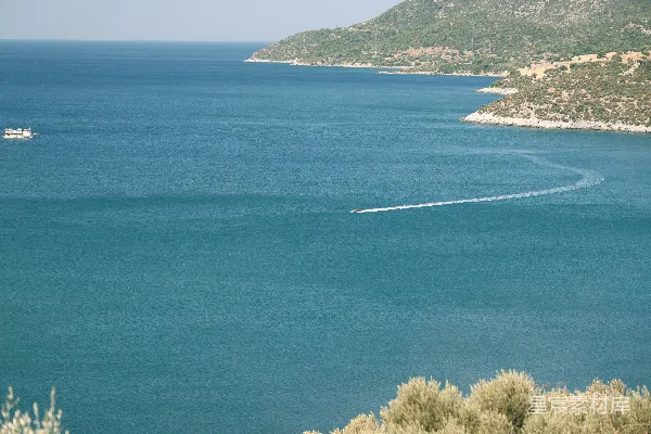 高清摄影 碧海蓝天与快艇