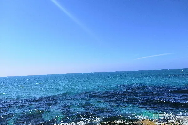 高清摄影 蔚蓝海岸与清澈海水