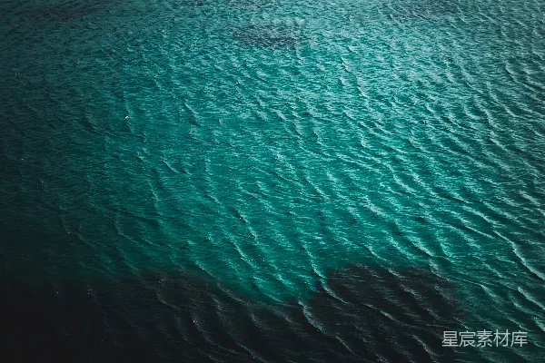 高清摄影 海浪与深邃的蓝色