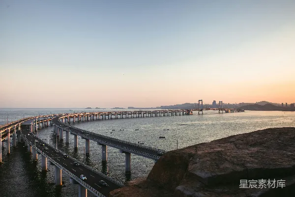 高清摄影 夕阳下的跨海大桥