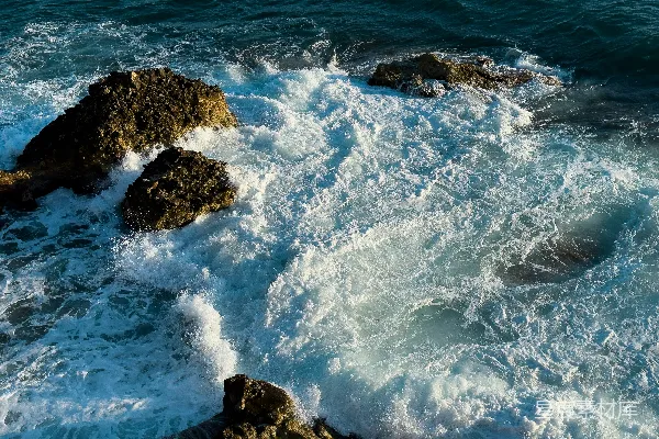 高清摄影 海浪拍打岩石