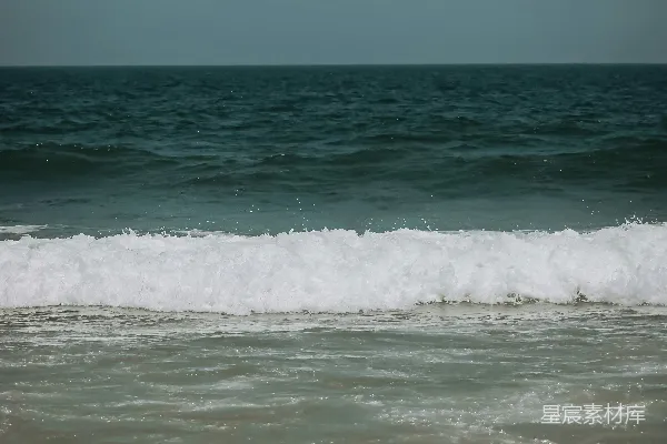 高清摄影 海浪拍打沙滩