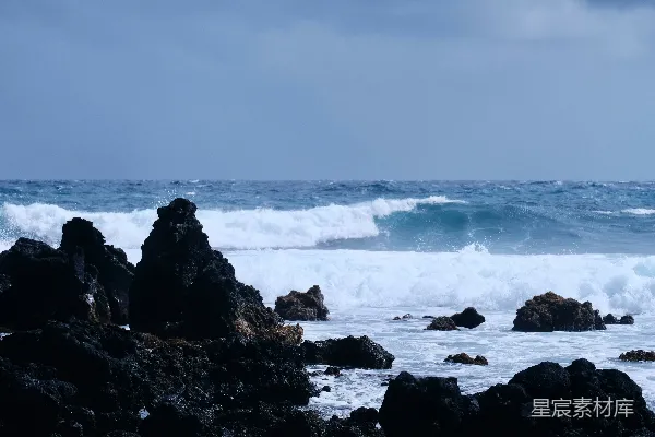 高清摄影 岩礁与海浪的交响曲