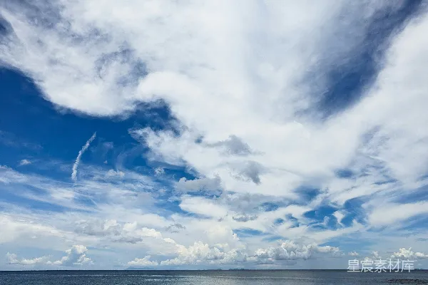 高清摄影 蓝天白云下的宁静海景