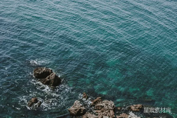 高清摄影 海岸岩石与蔚蓝大海