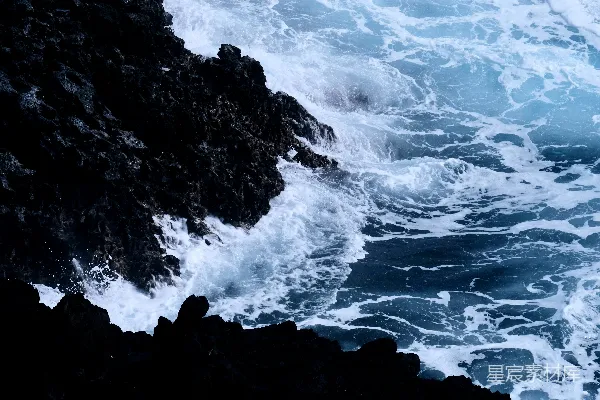 高清摄影 海浪拍打岩石