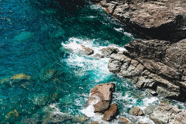 高清摄影 海浪拍打岩石