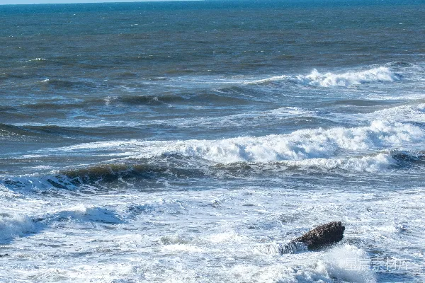 高清摄影 海浪拍打岩石