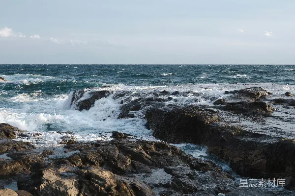 高清摄影 海浪拍打岩石