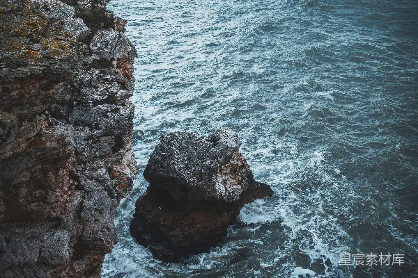 高清摄影 海边岩石与波浪