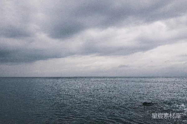 高清摄影 阴云密布的海景