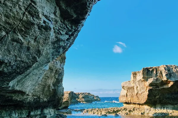 高清摄影 岩石间的海景