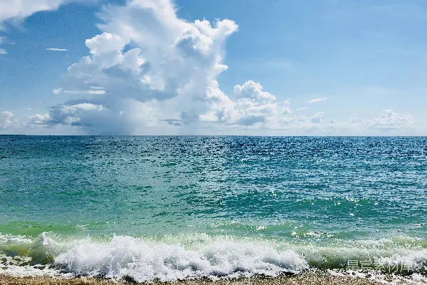 高清摄影 海边的波浪与蓝天