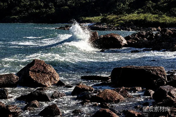 高清摄影 岩石海岸的波浪
