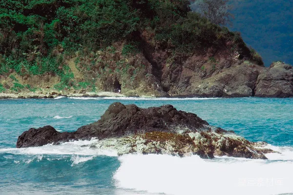 高清摄影 海岸岩石与波浪