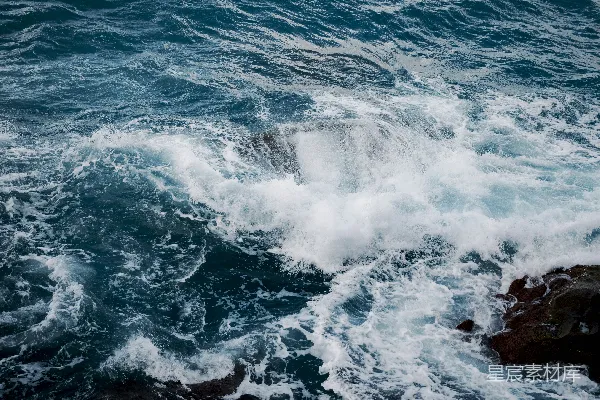 高清摄影 海浪拍打岩石
