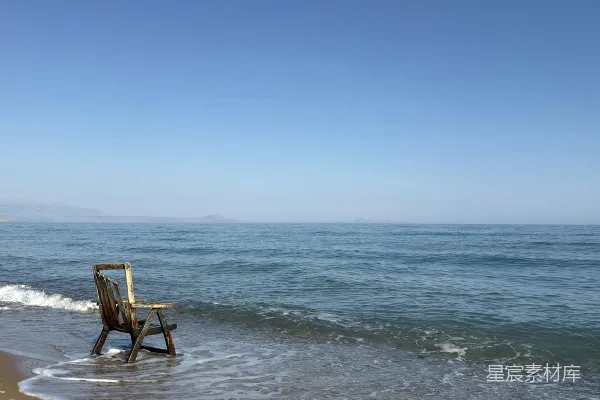 高清摄影 孤独的海滩椅