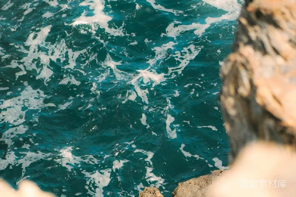 高清摄影 海岸边的波浪
