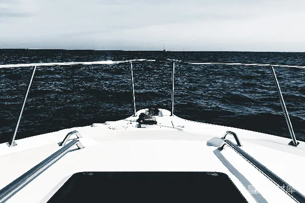 高清摄影 航迹：海上的航行