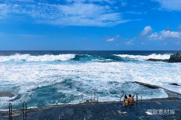 高清摄影 海边的泳池时光
