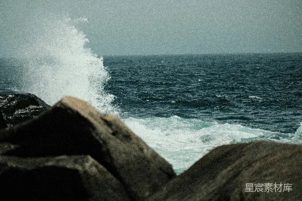 高清摄影 海浪拍打岩石