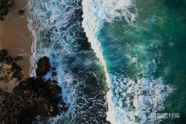 高清摄影 海浪与沙滩的航拍视角