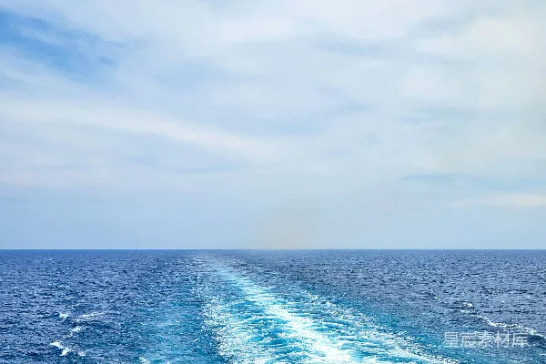 高清摄影 海上的航行轨迹