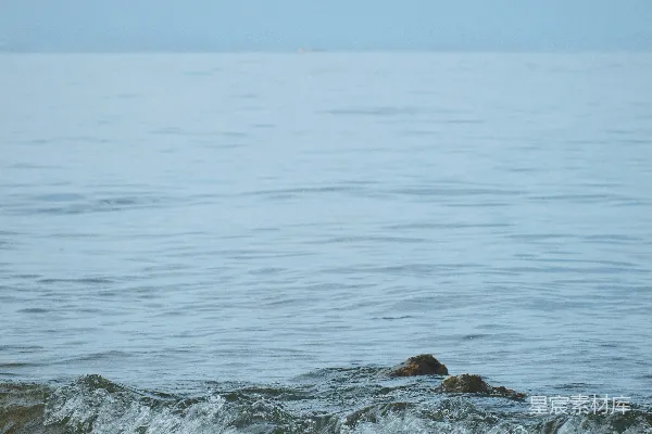 高清摄影 海浪拍打岩石