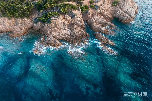 高清摄影 海岸岩石与蓝色海水