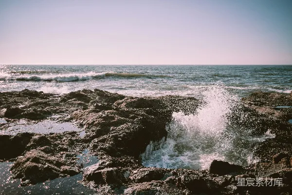 高清摄影 海浪拍打岩石