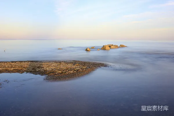 高清摄影 晨曦海景：宁静的海岸线