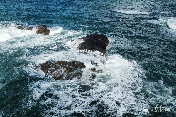 高清摄影 海浪拍打岩石