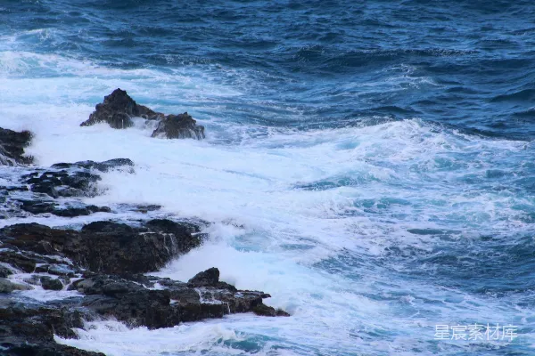 高清摄影 岩石海岸的波涛