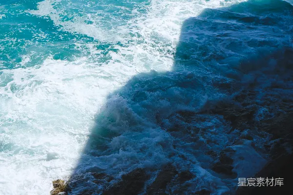 高清摄影 海浪拍打岩石