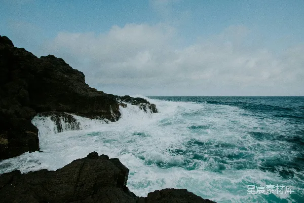 高清摄影 岩石海岸的波涛