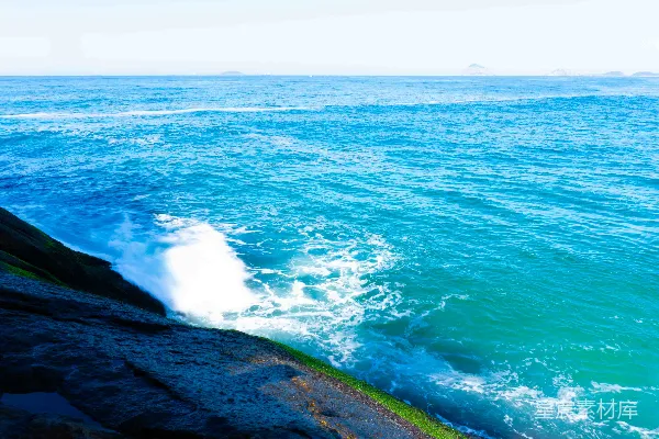 高清摄影 海浪拍打岩石