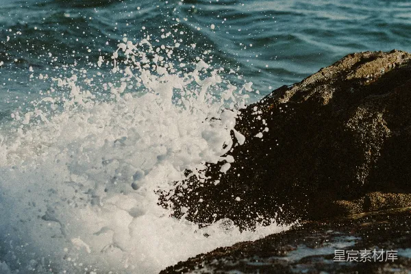 高清摄影 海浪拍打岩石