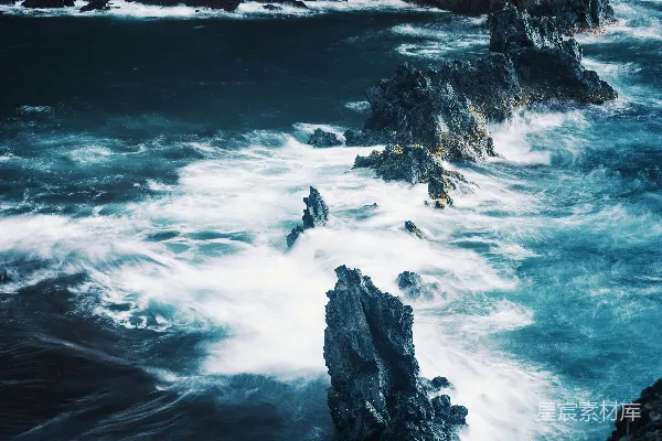 高清摄影 岩石与波涛的交响曲