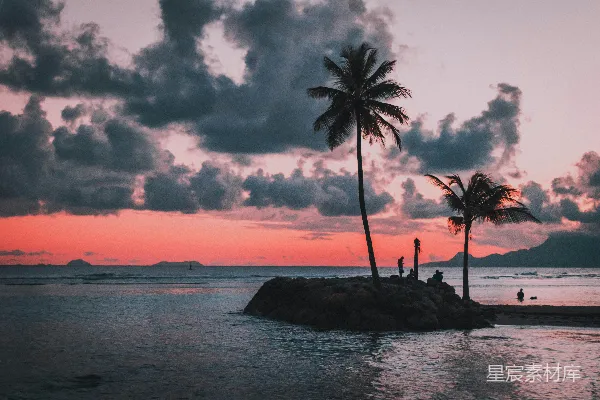 高清摄影 日落时分的海滩剪影