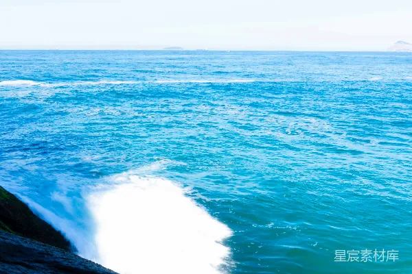 高清摄影 海浪拍打岩石