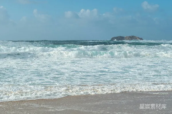 高清摄影 海边的波浪与岛屿