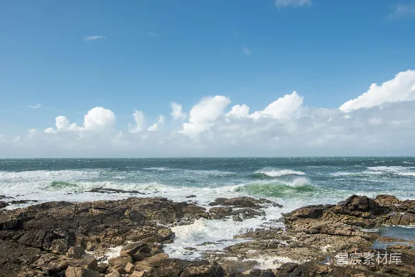 高清摄影 海岸礁石与汹涌海浪
