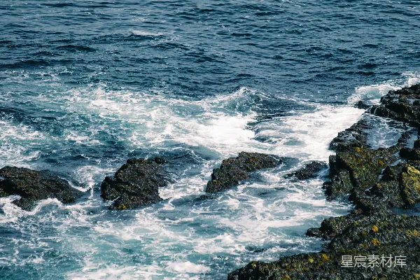 高清摄影 海岸礁石与海浪